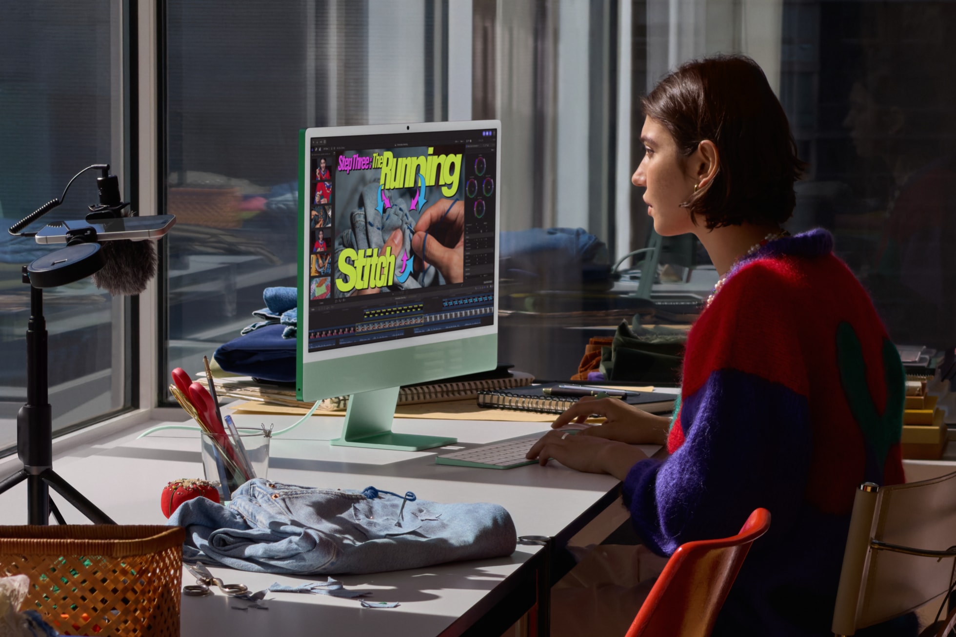 绿色 M6 iMac 置于创作者工作台
