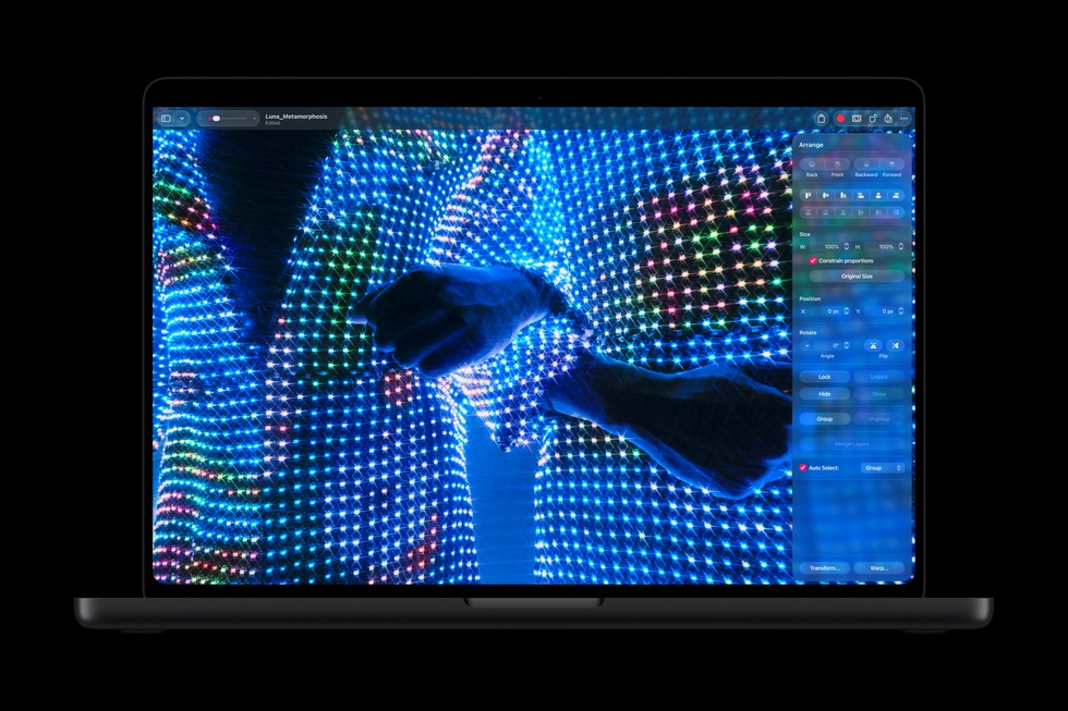 新款 MacBook Pro 显示 Pixelmator Pro 创作界面